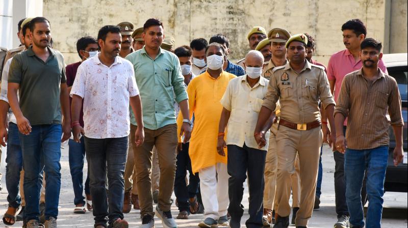 राम मंदिर चढ़ावा चोरी मामला : आरोपी अविनाश शुक्ला को 24 घंटे की पुलिस राम मंदिर चढ़ावा चोरी मामला : आरोपी अविनाश शुक्ला को 24 घंटे की पुलिस