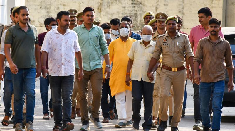 अयोध्या पुलिस को आरोपियों के जमीन और बैंक रिकॉर्ड मिले, अपराध से अर्जित संपत्ति के एंगल से जांच तेज अयोध्या पुलिस को आरोपियों के जमीन और बैंक रिकॉर्ड मिले, अपराध से अर्जित संपत्ति के एंगल से जांच तेज