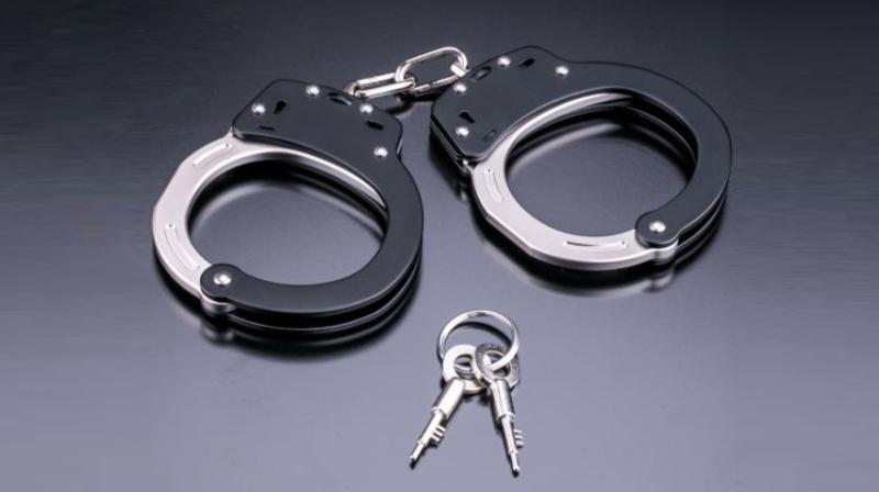 मुंबई में 1.07 करोड़ के शेयर ट्रेडिंग साइबर फ्रॉड का खुलासा, 6 आरोपी मुंबई में 1.07 करोड़ के शेयर ट्रेडिंग साइबर फ्रॉड का खुलासा, 6 आरोपी
