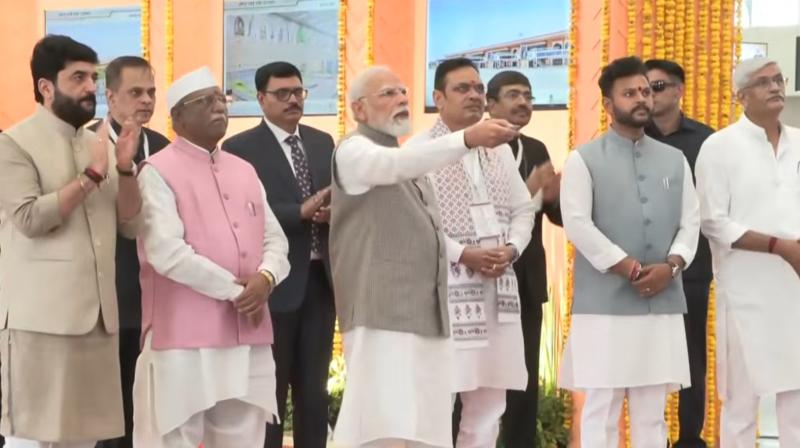 जोधपुर एयरपोर्ट के नए टर्मिनल भवन का प्रधानमंत्री मोदी ने किया उद्घाटन, 'उड़ान' योजना भी शुरू जोधपुर एयरपोर्ट के नए टर्मिनल भवन का प्रधानमंत्री मोदी ने किया उद्घाटन, 'उड़ान' योजना भी शुरू