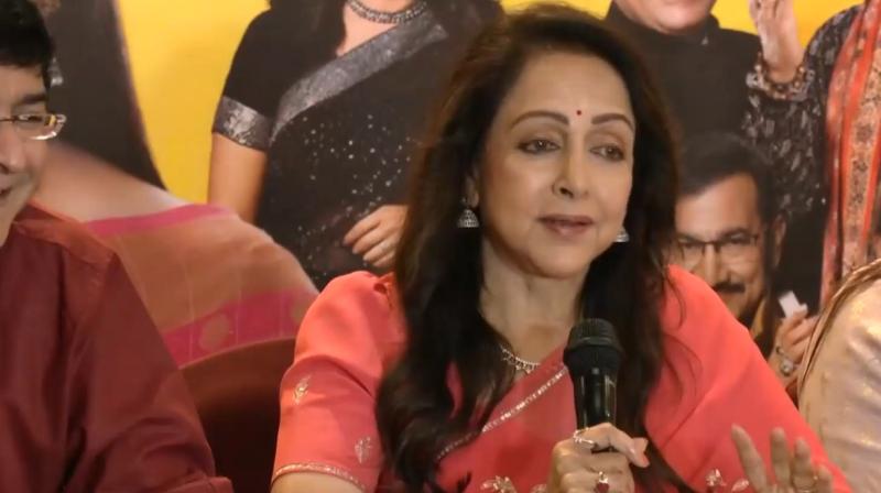 हेमा मालिनी का म्यूजिकल कॉन्सर्ट 60 वर्षीय फिल्मी सफर और धर्मेंद्र को समर्पित हेमा मालिनी का म्यूजिकल कॉन्सर्ट 60 वर्षीय फिल्मी सफर और धर्मेंद्र को समर्पित