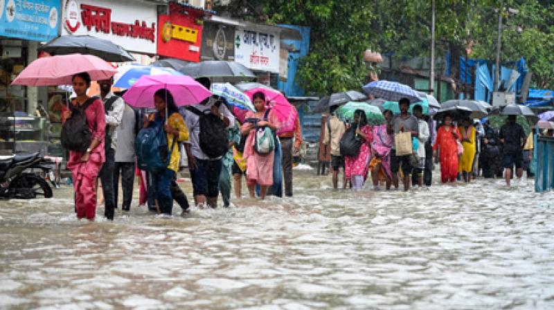 महाराष्ट्र के कई इलाकों में भारी बारिश, 'ऑरेंज अलर्ट' के बीच पालघर में 6 जुलाई को बंद रहेंगे स्कूल महाराष्ट्र के कई इलाकों में भारी बारिश, 'ऑरेंज अलर्ट' के बीच पालघर में 6 जुलाई को बंद रहेंगे स्कूल