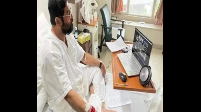 महाराष्ट्र में बारिश: अस्पताल के बिस्तर से ही डिप्टी सीएम शिंदे ने बैठक की; पार्टी के तीन मंत्रियों को दिए निर्देश महाराष्ट्र में बारिश: अस्पताल के बिस्तर से ही डिप्टी सीएम शिंदे ने बैठक की; पार्टी के तीन मंत्रियों को दिए निर्देश