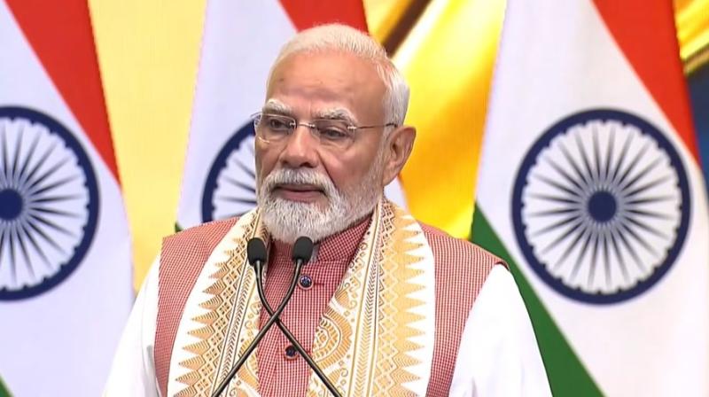 जकार्ता में पीएम मोदी ने दोहराया प्रबोवो का 'भारतीय डीएनए' वाला बयान, बताया- यही हमारे रिश्तों की असली ताकत जकार्ता में पीएम मोदी ने दोहराया प्रबोवो का 'भारतीय डीएनए' वाला बयान, बताया- यही हमारे रिश्तों की असली ताकत