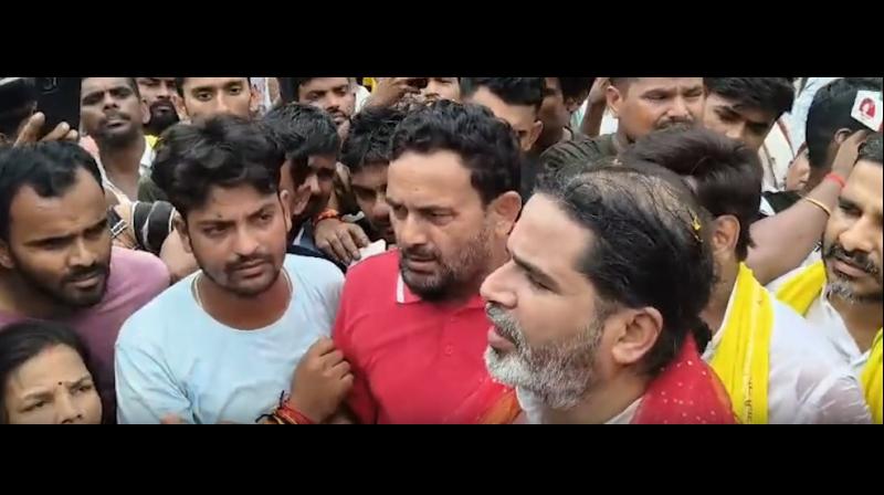 करबिगहिया पहुंचे जनसुराज प्रमुख प्रशांत किशोर, कहा- पुलिस ने मांगा है दो दिन का समय, तब तक रखें भरोसा करबिगहिया पहुंचे जनसुराज प्रमुख प्रशांत किशोर, कहा- पुलिस ने मांगा है दो दिन का समय, तब तक रखें भरोसा