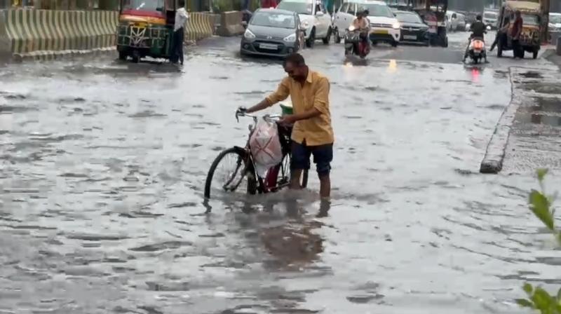 एनसीआर में मानसून मेहरबान: लगातार बारिश से पारा लुढ़का, आज भी येलो अलर्ट; जाम से जनजीवन प्रभावित एनसीआर में मानसून मेहरबान: लगातार बारिश से पारा लुढ़का, आज भी येलो अलर्ट; जाम से जनजीवन प्रभावित