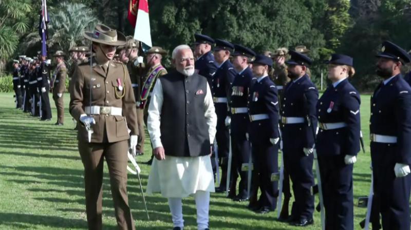 ऑस्ट्रेलिया में पीएम मोदी को मिला 'गार्ड ऑफ ऑनर', गूंजा जन गण मन... ऑस्ट्रेलिया में पीएम मोदी को मिला 'गार्ड ऑफ ऑनर', गूंजा जन गण मन...