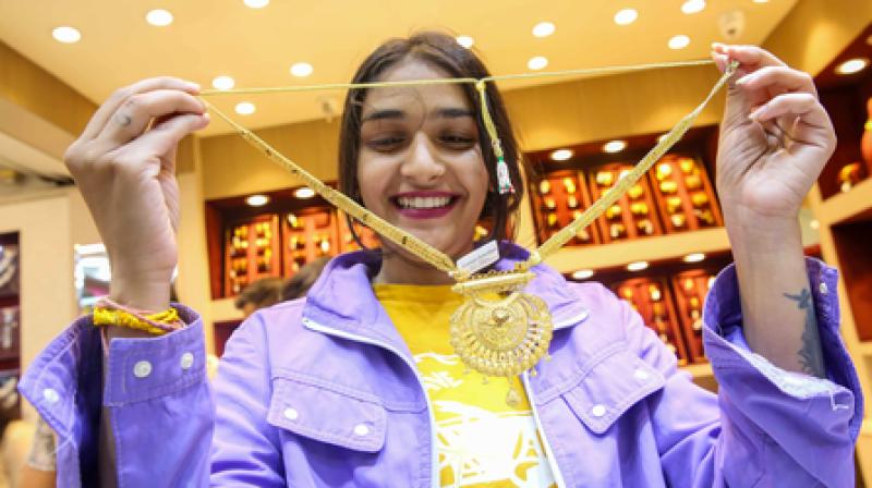 मध्य पूर्व में तनाव बढ़ने से सोना फिसला, चांदी 2.23 लाख रुपए के नीचे मध्य पूर्व में तनाव बढ़ने से सोना फिसला, चांदी 2.23 लाख रुपए के नीचे