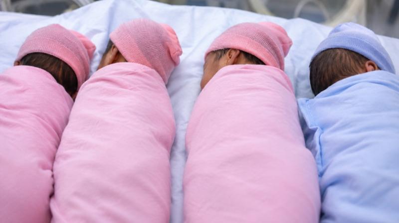 राजस्थान: महिला ने एक साथ चार बच्चों को जन्म दिया, डॉक्टरी निगरानी में है मां और बच्चे राजस्थान: महिला ने एक साथ चार बच्चों को जन्म दिया, डॉक्टरी निगरानी में है मां और बच्चे