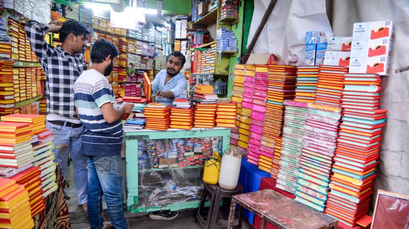 'हाई-फ्रीक्वेंसी इकोनॉमिक बैरोमीटर' से छोटे कारोबारियों को मिलेगी नई ताकत, अर्थव्यवस्था को मिलेगी रफ्तार : सीएआईटी 'हाई-फ्रीक्वेंसी इकोनॉमिक बैरोमीटर' से छोटे कारोबारियों को मिलेगी नई ताकत, अर्थव्यवस्था को मिलेगी रफ्तार : सीएआईटी