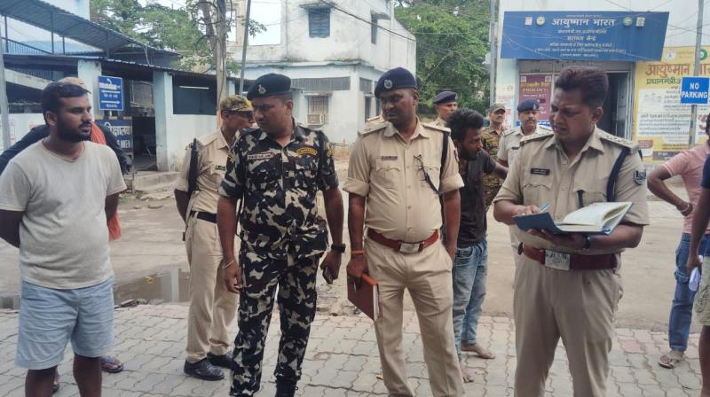 बिहार: वैशाली में रास्ते के विवाद ने लिया खूनी रूप, पिता-पुत्र की गोली मारकर हत्या बिहार: वैशाली में रास्ते के विवाद ने लिया खूनी रूप, पिता-पुत्र की गोली मारकर हत्या