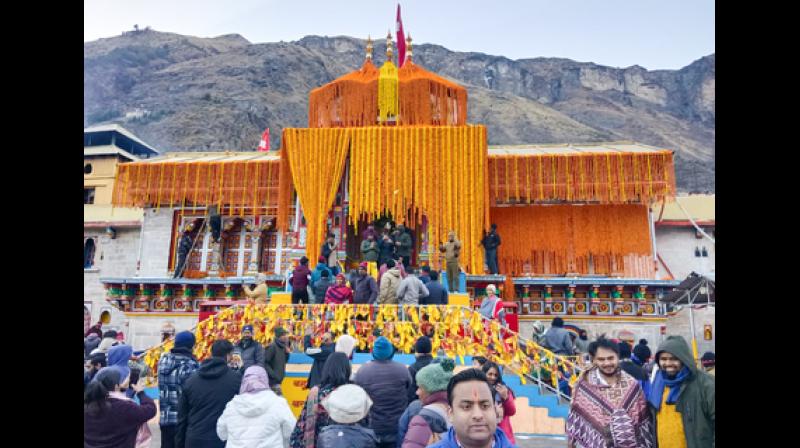 बद्रीनाथ धाम मंदिर में अनियमितता मामले में एसआईटी ने सौंपी जांच बद्रीनाथ धाम मंदिर में अनियमितता मामले में एसआईटी ने सौंपी जांच