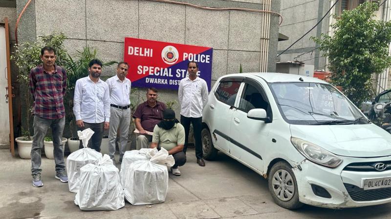 दिल्ली में अवैध शराब कारोबार का भंडाफोड़, कार से सप्लाई करने वाला आरोपी गिरफ्तार दिल्ली में अवैध शराब कारोबार का भंडाफोड़, कार से सप्लाई करने वाला आरोपी गिरफ्तार