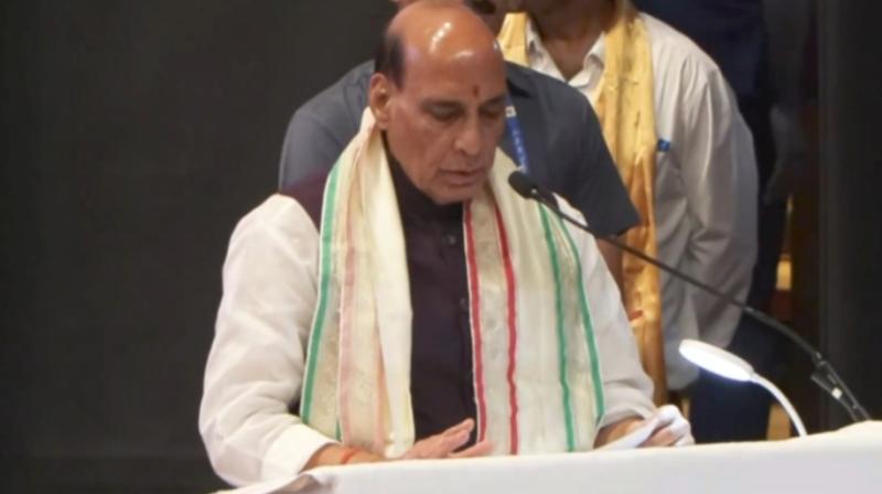 चिकित्सा क्षेत्र में आत्मनिर्भर होता भारत, उपचार और बचाव दोनों पर सरकार का विशेष ध्यान: राजनाथ सिंह चिकित्सा क्षेत्र में आत्मनिर्भर होता भारत, उपचार और बचाव दोनों पर सरकार का विशेष ध्यान: राजनाथ सिंह