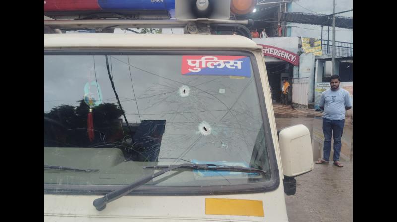बिहार : वैशाली दोहरे हत्याकांड का मुख्य आरोपी मुठभेड़ में घायल, पुलिस वाहन पर भी हुई फायरिंग बिहार : वैशाली दोहरे हत्याकांड का मुख्य आरोपी मुठभेड़ में घायल, पुलिस वाहन पर भी हुई फायरिंग