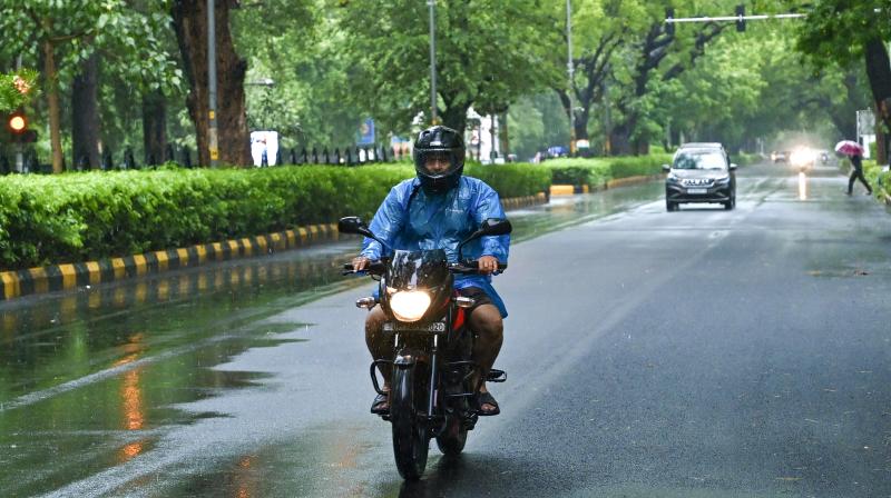 पूरे सप्ताह आसमान में मंडराएंगे बादल, तेज हवाओं और हल्की बूंदाबांदी से राहत मिलने के आसार पूरे सप्ताह आसमान में मंडराएंगे बादल, तेज हवाओं और हल्की बूंदाबांदी से राहत मिलने के आसार