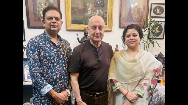 'श्री रामभूमि' की शूटिंग के बीच लेखक यतीन्द्र मिश्र के निवास पहुंचे अनुपम खेर 'श्री रामभूमि' की शूटिंग के बीच लेखक यतीन्द्र मिश्र के निवास पहुंचे अनुपम खेर