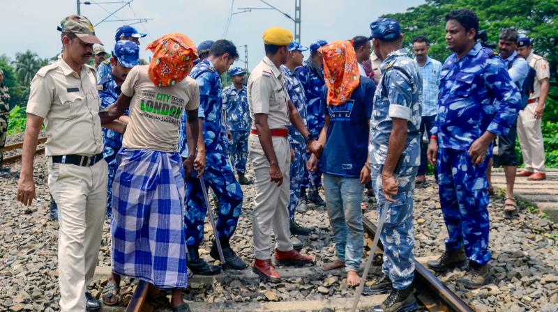 बारुईपुर मॉब लिंचिंग मामला: एक और आरोपी गिरफ्तार, कुल गिरफ्तारियों की संख्या 8 हुई बारुईपुर मॉब लिंचिंग मामला: एक और आरोपी गिरफ्तार, कुल गिरफ्तारियों की संख्या 8 हुई