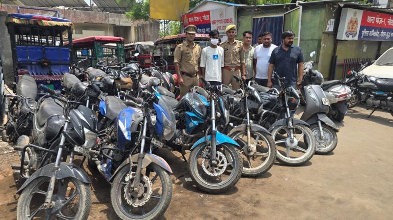 नोएडा: अंतर्राज्यीय बाइक चोर गिरफ्तार, चोरी के 12 दोपहिया वाहन बरामद नोएडा: अंतर्राज्यीय बाइक चोर गिरफ्तार, चोरी के 12 दोपहिया वाहन बरामद