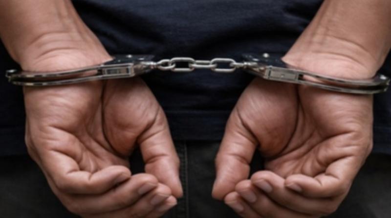 सरायकेला: पति ने शक के चलते पत्नी को मारकर सेफ्टी टैंक में छिपाया, आरोपी गिरफ्तार सरायकेला: पति ने शक के चलते पत्नी को मारकर सेफ्टी टैंक में छिपाया, आरोपी गिरफ्तार