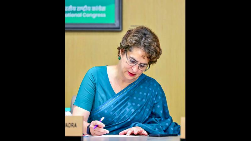 प्रियंका गांधी के नाम पर सियासी ठगी! विधायकों को मंत्री बनाने का झांसा, जांच शुरू प्रियंका गांधी के नाम पर सियासी ठगी! विधायकों को मंत्री बनाने का झांसा, जांच शुरू
