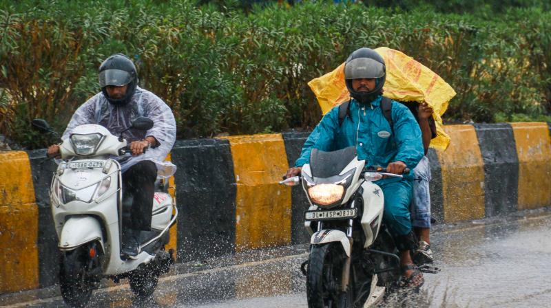 दिल्ली-एनसीआर में बारिश और तेज हवाओं का येलो अलर्ट, पूरे सप्ताह गर्मी से राहत के संकेत दिल्ली-एनसीआर में बारिश और तेज हवाओं का येलो अलर्ट, पूरे सप्ताह गर्मी से राहत के संकेत