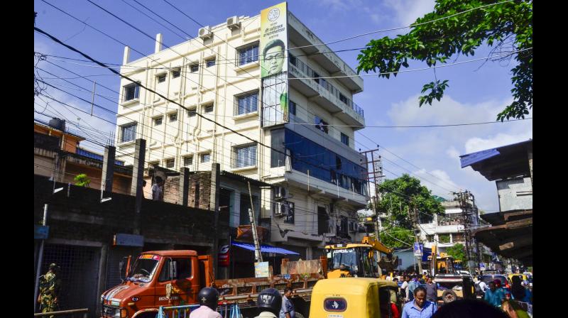 पश्चिम बंगाल : अभिषेक बनर्जी के पांच मंजिला पार्टी कार्यालय पर दूसरे दिन भी बुलडोजर एक्शन जारी पश्चिम बंगाल : अभिषेक बनर्जी के पांच मंजिला पार्टी कार्यालय पर दूसरे दिन भी बुलडोजर एक्शन जारी