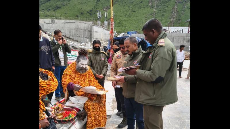 केदारनाथ में ‘ऑपरेशन कालनेमि’: पुलिस सत्यापन में असफल रहने वालों पर जुर्माना लगाया जाएगा केदारनाथ में ‘ऑपरेशन कालनेमि’: पुलिस सत्यापन में असफल रहने वालों पर जुर्माना लगाया जाएगा