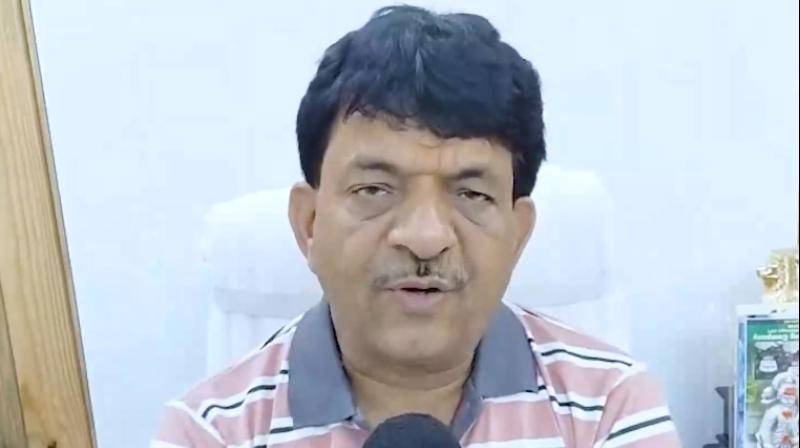 मुजफ्फरनगर में मकान ढहने से पिता समेत चार बच्चों की मौत, मंत्री कपिल देव ने दिया मदद का भरोसा मुजफ्फरनगर में मकान ढहने से पिता समेत चार बच्चों की मौत, मंत्री कपिल देव ने दिया मदद का भरोसा