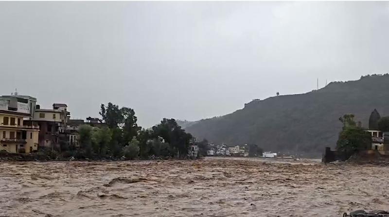 जम्मू-कश्मीर में बाढ़: पुंछ और राजौरी जिलों में 20 से अधिक लोगों की मौत, कई लापता जम्मू-कश्मीर में बाढ़: पुंछ और राजौरी जिलों में 20 से अधिक लोगों की मौत, कई लापता
