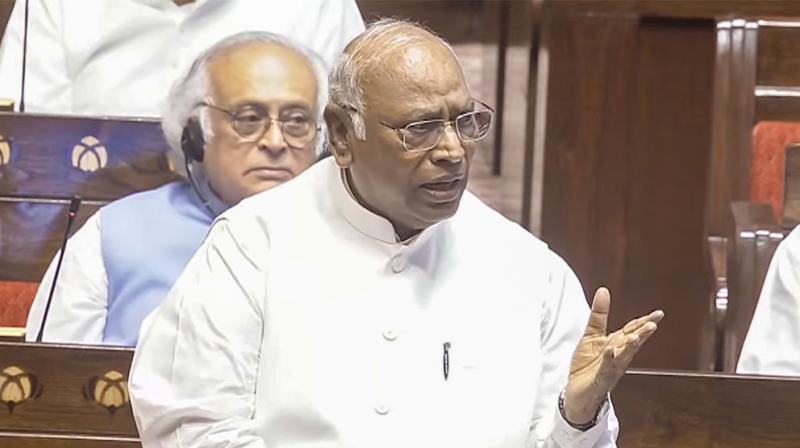 संसद में पहले ही दिन हंगामा, नहीं चल सकी राज्यसभा, कार्यवाही 6 बार स्थगित संसद में पहले ही दिन हंगामा, नहीं चल सकी राज्यसभा, कार्यवाही 6 बार स्थगित