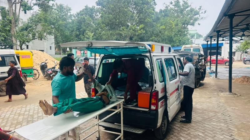 झारखंड के खूंटी में जगन्नाथ रथयात्रा के दौरान करंट लगने से दो छात्रों की मौत, सात झुलसे झारखंड के खूंटी में जगन्नाथ रथयात्रा के दौरान करंट लगने से दो छात्रों की मौत, सात झुलसे
