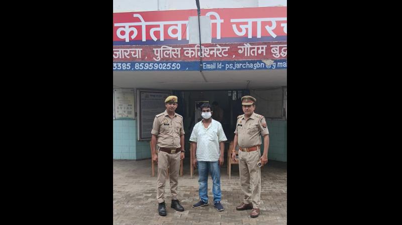 गौतमबुद्धनगर: फर्जी रजिस्ट्री के जरिए 3 करोड़ से अधिक की ठगी करने वाला वांछित आरोपी गिरफ्तार गौतमबुद्धनगर: फर्जी रजिस्ट्री के जरिए 3 करोड़ से अधिक की ठगी करने वाला वांछित आरोपी गिरफ्तार