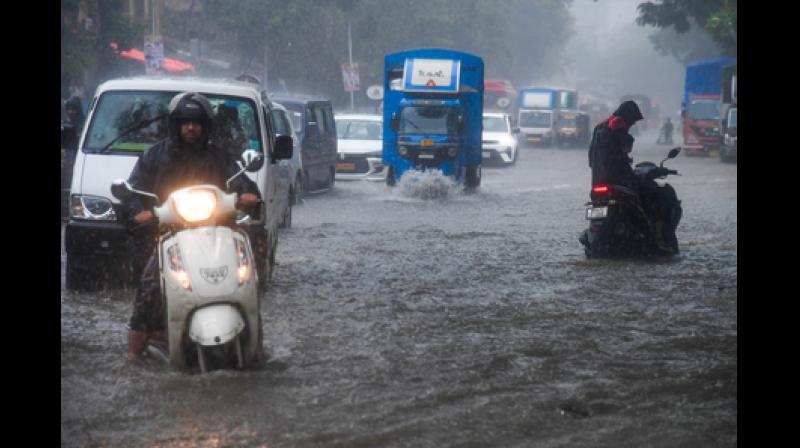 हिमाचल में मानसून के चलते 36 सड़कें बंद, 43 पेयजल योजनाएं प्रभावित हिमाचल में मानसून के चलते 36 सड़कें बंद, 43 पेयजल योजनाएं प्रभावित
