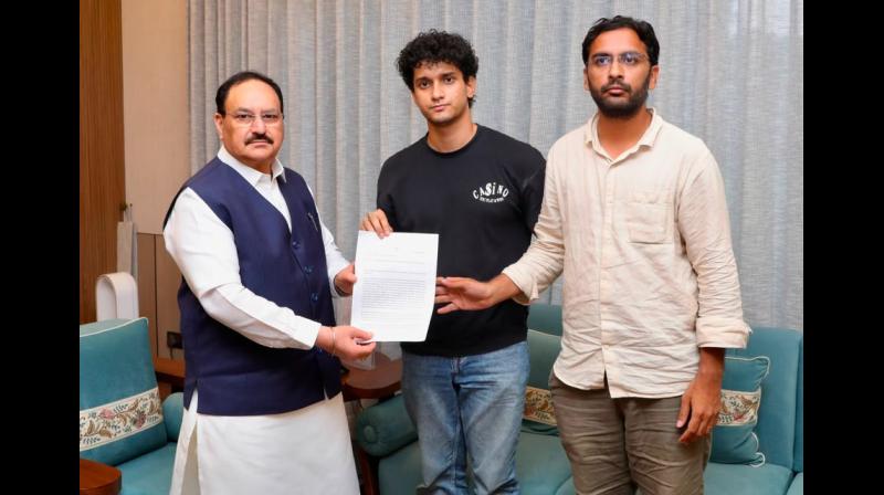 कॉकरोच जनता पार्टी के सदस्यों के साथ बैठक अच्छी रहीः जेपी नड्डा कॉकरोच जनता पार्टी के सदस्यों के साथ बैठक अच्छी रहीः जेपी नड्डा