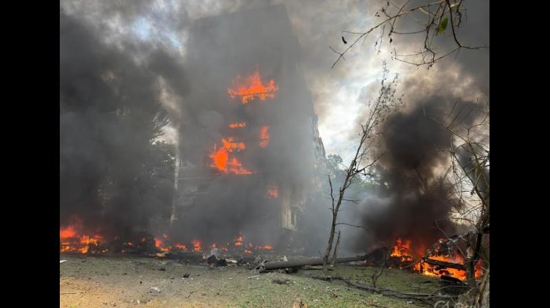 रूसी हमलों से यूक्रेन के कई शहरों में तबाही, रिहायशी इमारतों और पार्क को बनाया निशाना: जेलेंस्की रूसी हमलों से यूक्रेन के कई शहरों में तबाही, रिहायशी इमारतों और पार्क को बनाया निशाना: जेलेंस्की