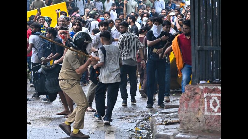 सीजेपी प्रदर्शन हिंसा मामले में दिल्ली पुलिस की कार्रवाई तेज, अब तक 10 एफआईआर दर्ज सीजेपी प्रदर्शन हिंसा मामले में दिल्ली पुलिस की कार्रवाई तेज, अब तक 10 एफआईआर दर्ज