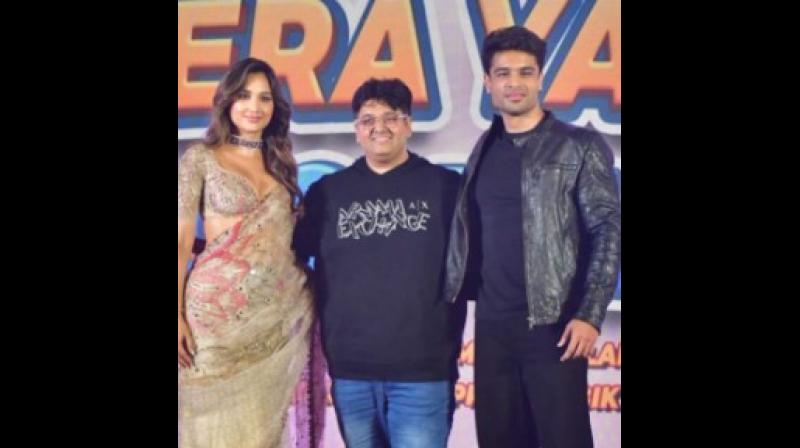 मिलाप जावेरी ने अमन और आकांक्षा की तारीफ में लिखे कसीदे-'आपके टैलेंट को कोई रोक नहीं सकता' मिलाप जावेरी ने अमन और आकांक्षा की तारीफ में लिखे कसीदे-'आपके टैलेंट को कोई रोक नहीं सकता'