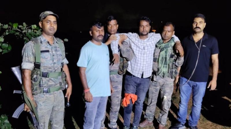 हजारीबाग में मुठभेड़ के बाद राहुल दुबे गिरोह के दो अपराधी गिरफ्तार, पुलिस की गोली से एक जख्मी हजारीबाग में मुठभेड़ के बाद राहुल दुबे गिरोह के दो अपराधी गिरफ्तार, पुलिस की गोली से एक जख्मी