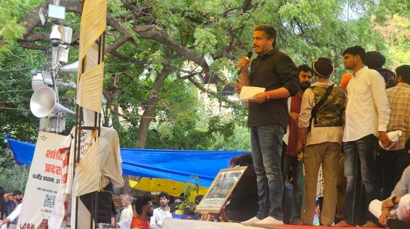 महाराष्ट्र: दिल्ली में छात्र विरोध प्रदर्शन स्थल पहुंचे रोहित पवार, सरकार पर साधा निशाना महाराष्ट्र: दिल्ली में छात्र विरोध प्रदर्शन स्थल पहुंचे रोहित पवार, सरकार पर साधा निशाना
