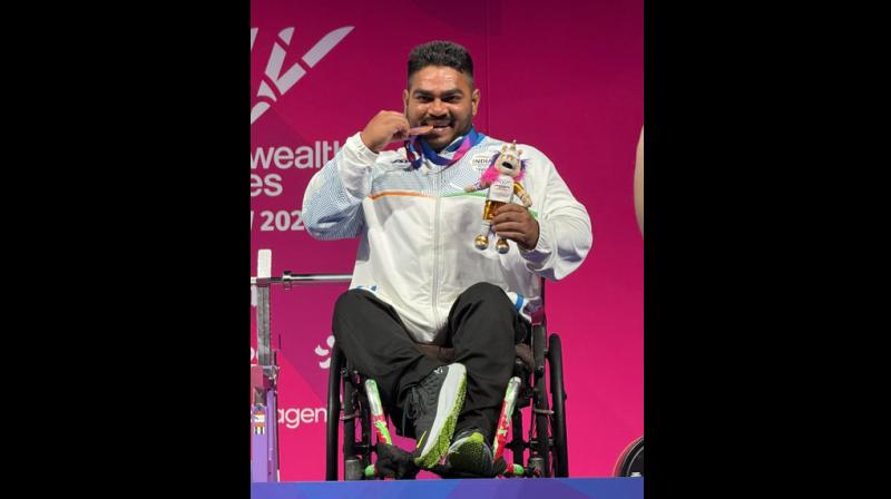 सीडब्ल्यूजी 2026: झंडू कुमार ने दिलाया भारत को पहला मेडल, पैरा पावरलिफ्टिंग में जीता ब्रॉन्ज सीडब्ल्यूजी 2026: झंडू कुमार ने दिलाया भारत को पहला मेडल, पैरा पावरलिफ्टिंग में जीता ब्रॉन्ज