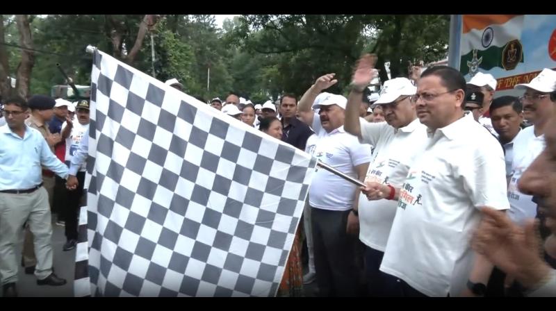 देहरादून में 'रन फॉर कारगिल हीरोज' मैराथन को सीएम धामी ने दिखाई हरी झंडी, शहीदों को दी श्रद्धांजलि देहरादून में 'रन फॉर कारगिल हीरोज' मैराथन को सीएम धामी ने दिखाई हरी झंडी, शहीदों को दी श्रद्धांजलि