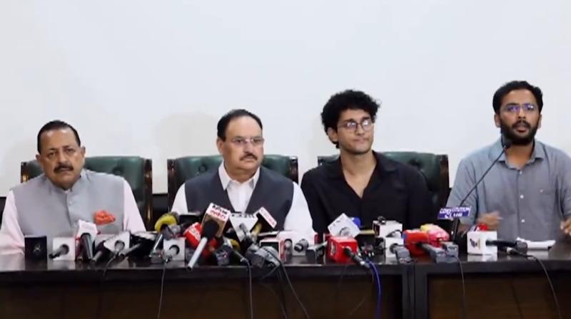कॉकरोच जनता पार्टी का आंदोलन खत्म करने का ऐलान, कहा- सरकार ने मान ली मांग कॉकरोच जनता पार्टी का आंदोलन खत्म करने का ऐलान, कहा- सरकार ने मान ली मांग