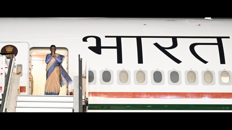 राष्ट्रपति मुर्मु मोल्दोवा, उत्तरी मैसेडोनिया और रोमानिया की राजकीय यात्रा पूरी कर वापस लौटीं दिल्ली राष्ट्रपति मुर्मु मोल्दोवा, उत्तरी मैसेडोनिया और रोमानिया की राजकीय यात्रा पूरी कर वापस लौटीं दिल्ली