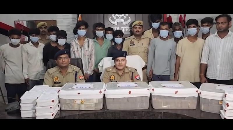 हरदोई में व्यापारी के घर हुई 1.29 करोड़ की चोरी का खुलासा, तीन नौकर समेत 14 आरोपी गिरफ्तार हरदोई में व्यापारी के घर हुई 1.29 करोड़ की चोरी का खुलासा, तीन नौकर समेत 14 आरोपी गिरफ्तार