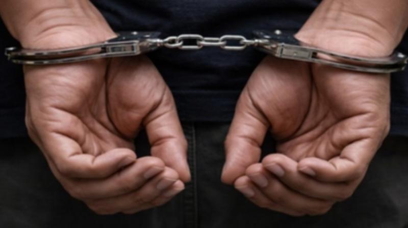 दिल्ली में कैब चालक की 'ब्लाइंड मर्डर' की गुत्थी सुलझी, शाहदरा पुलिस ने नाबालिग समेत 3 को किया गिरफ्तार दिल्ली में कैब चालक की 'ब्लाइंड मर्डर' की गुत्थी सुलझी, शाहदरा पुलिस ने नाबालिग समेत 3 को किया गिरफ्तार