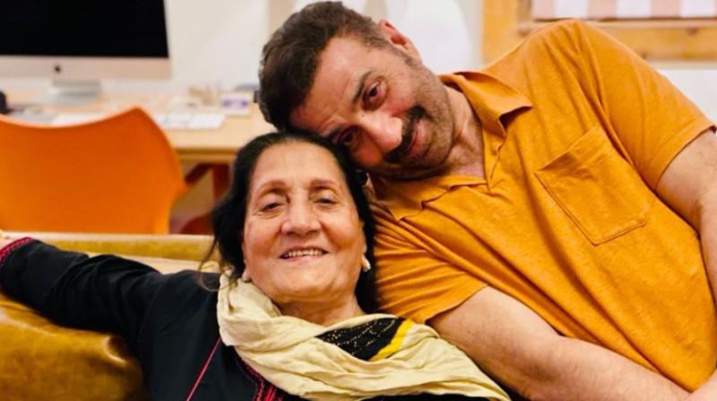 'बिना कट के मिला सेंसर बोर्ड से ए सर्टिफिकेट', सनी देओल ने मां प्रकाश कौर को समर्पित की 'बटवारा 1947' 'बिना कट के मिला सेंसर बोर्ड से ए सर्टिफिकेट', सनी देओल ने मां प्रकाश कौर को समर्पित की 'बटवारा 1947'