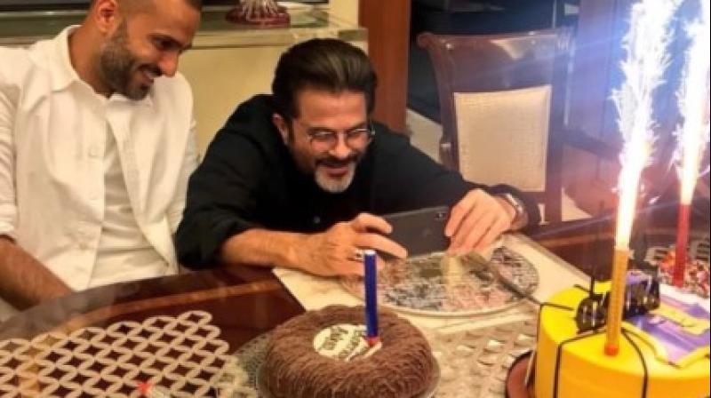 आनंद आहूजा के जन्मदिन पर ससुर अनिल कपूर ने दी बधाई, शांतिप्रिय स्वभाव की तारीफ की आनंद आहूजा के जन्मदिन पर ससुर अनिल कपूर ने दी बधाई, शांतिप्रिय स्वभाव की तारीफ की
