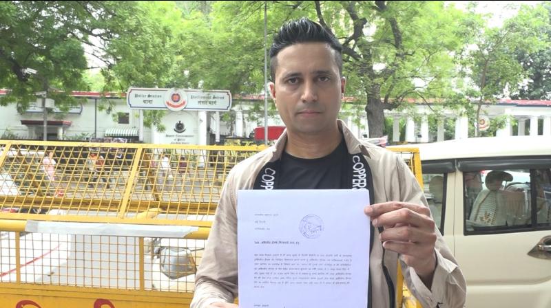 अभिजीत दिपके की गिरफ्तारी की मांग को लेकर दिल्ली पुलिस को शिकायतकर्ता अभिजीत दिपके की गिरफ्तारी की मांग को लेकर दिल्ली पुलिस को शिकायतकर्ता