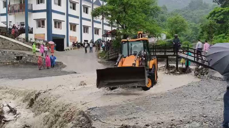 उत्तराखंड: मूसलाधार बारिश से जनजीवन अस्त-व्यस्त, देहरादून में सभी उत्तराखंड: मूसलाधार बारिश से जनजीवन अस्त-व्यस्त, देहरादून में सभी